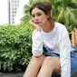 Melalui akun Instagram pribadinya, Vanesha Prescilla kerap mengunggah gaya penampilannya. Menggunakan busana putih yang dipadukan dengan celana jeans pun kerap menjadi gaya busana andalannya. (Liputan6.com/IG/@vaneshaass)