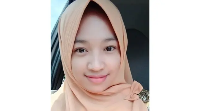 Bantah Isu Meninggalkan, Ini 6 Potret Thari Eka Mantan Istri Dory Harsa