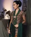 Setiap perempuan memiliki pandangan tersendiri tentang makna dari hari Kartini. Begitu juga dengan Dian Sastrowardoyo, sosok yang bisa disebut sebagai Kartini di masa kini karena segala prestasinya yang menginspirasi kaum perempuan. (Instagram/therealdisastr)