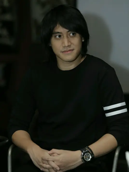 Sebagai seorang publik figur Kevin tentunya sangat memperhatikan penampilannya. Uniknya, ia tak melihat sesorang yang dijadikan idola dalam gaya berbusananya. Ia berusaha untuk jadi diri sendiri. (Galih W. Satria/Bintang.com)