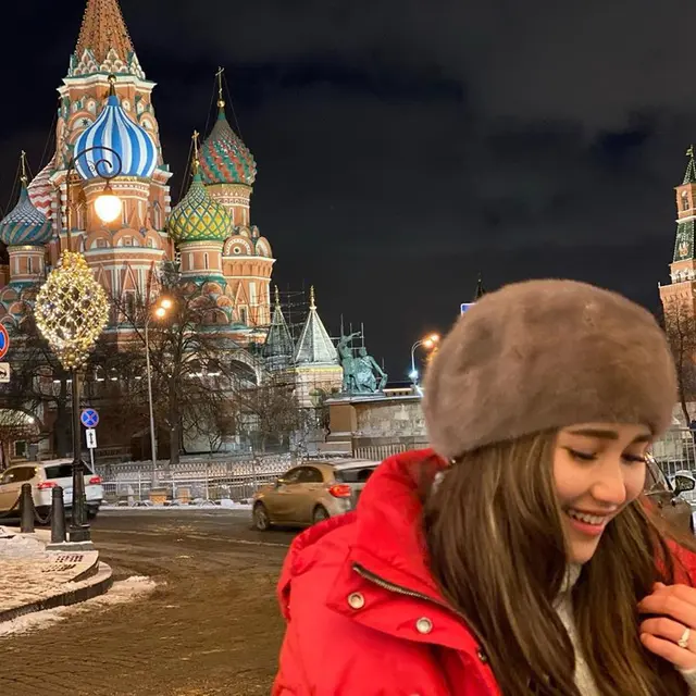 7 Momen Liburan Ayu Ting Ting Ke Rusia, Nikmati Hujan Salju Pertama di Moscow