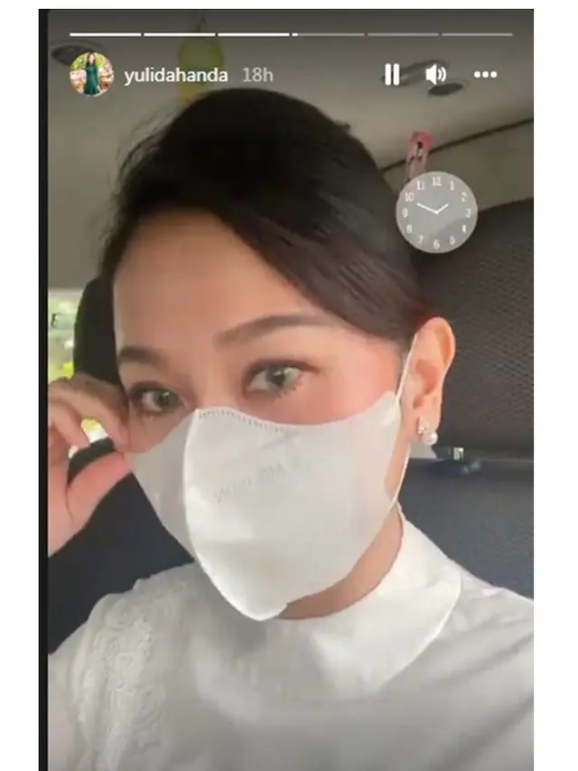 7 Potret Terbaru Yulida Handayani Usai Bercerai dengan Ravi Bhatia, Kembali Jadi Pramugari