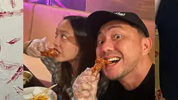 Unggah foto bareng sang putri di Instagram, banyak netizen yang memberikan komentar positif. Netizen memuji cara Omesh membangun hubungan dengan anak-anaknya dan berharap lebih banyak ayah bisa melakukan hal yang sama. Tampil simpel dengan baju jersey dan rambut yang dibiarkan digerai, sulung dari tiga bersaudara ini makin cantik mirip dengan sang ibunda. (Liputan6.com/IG/@omeshomesh)