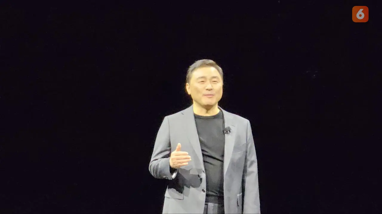 President and Head of Mobile eXperience (MX) Business Samsung Electronics, TM Roh, saat peluncuran Samsung Galaxy S24 Series di SAP Center,  di San Jose, California. Liputan6.com/Yuslianson