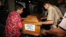 Jenazah terpidana mati kasus penyalahgunaan narkoba Seck Osmanu tiba di Rumah Sakit Saint Carolus, Jakarta, Jumat (29/7). Seck tersangkut kasus kepemilikan dan pengedaran heroin sebanyak 2,4 kg. (Liputan6.com/Immanuel Antonius)