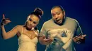 Eits jangan pernah lupa soal duet maut antara Agnez Mo dan Timbaland dalam lagu yang berjudul Coke Bottle ya! (Sumber Foto: Youtube)