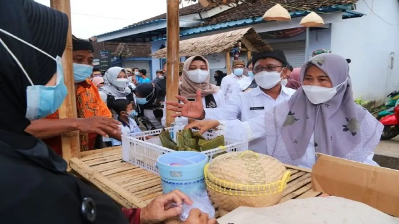 Aneka Pepes di Pasar Pelasan Banyuwangi, Dari Ikan Sampai Tawon