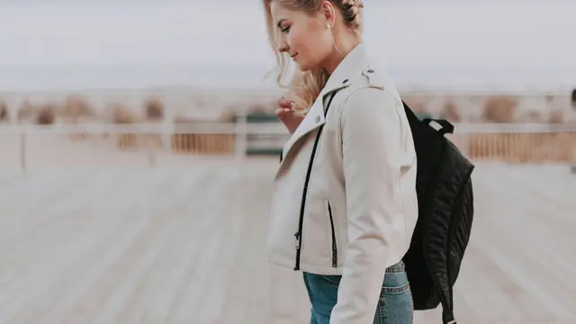 Inspirasi Padu Padan Outfit dengan Jaket Kulit