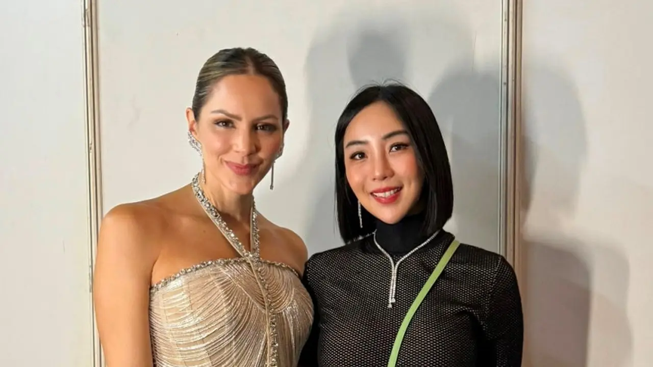Penampilan Glamor  Katherine McPhee dan Siti Nurhaliza dengan Berlian di Konser Hitman Returns