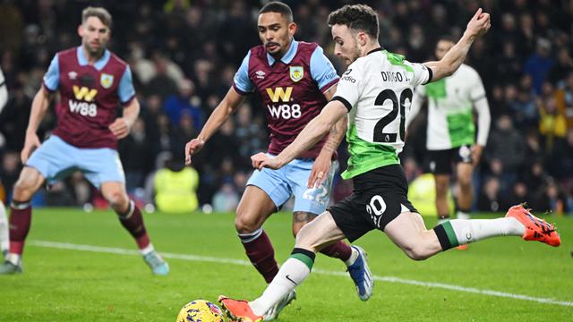 Foto: Aksi Nunez dan Jota Bawa Pulang 3 Poin dari Markas Burnley, Liverpool Gusur Arsenal di Puncak Klasemen Liga Inggris