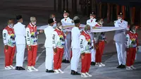 Para mantan atlet nasional asal Papua membawa bendera Pekan Olahraga Nasional (PON) Papua pada Upacara Pembukaan PON Papua di Stadion Lukas Enembe, Kompleks Olahraga Kampung Harapan, Distrik Sentani Timur, Kabupaten Jayapura, Papua, Sabtu (2/10/2021). ANTARA FOTO/Nova Wahyudi/wsj.