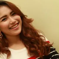 Single terbaru ‘Sambalado’ dari Ayu Ting Ting, menampilkan konsep yang simpel dan menarik, video clip ‘Sambalado’ menekankan unsur koreografi.