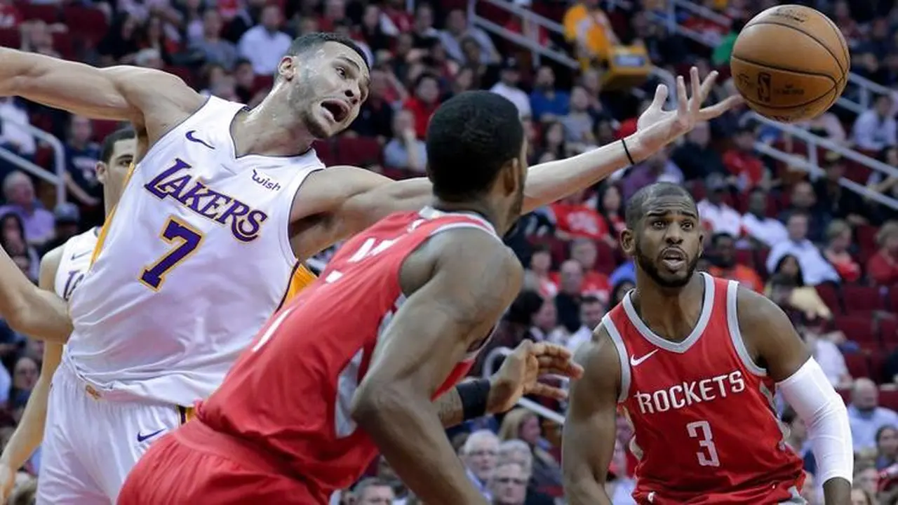 Aksi Larry Nancy Jr saat Lakers Kalahkan Rockets (LA Times)