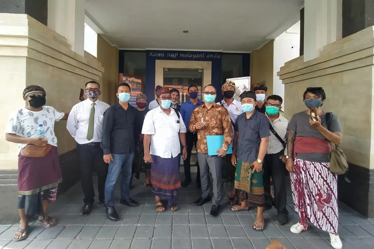 Arya Wedakarna juga dilaporkan dugaan pelecehan simbol agama