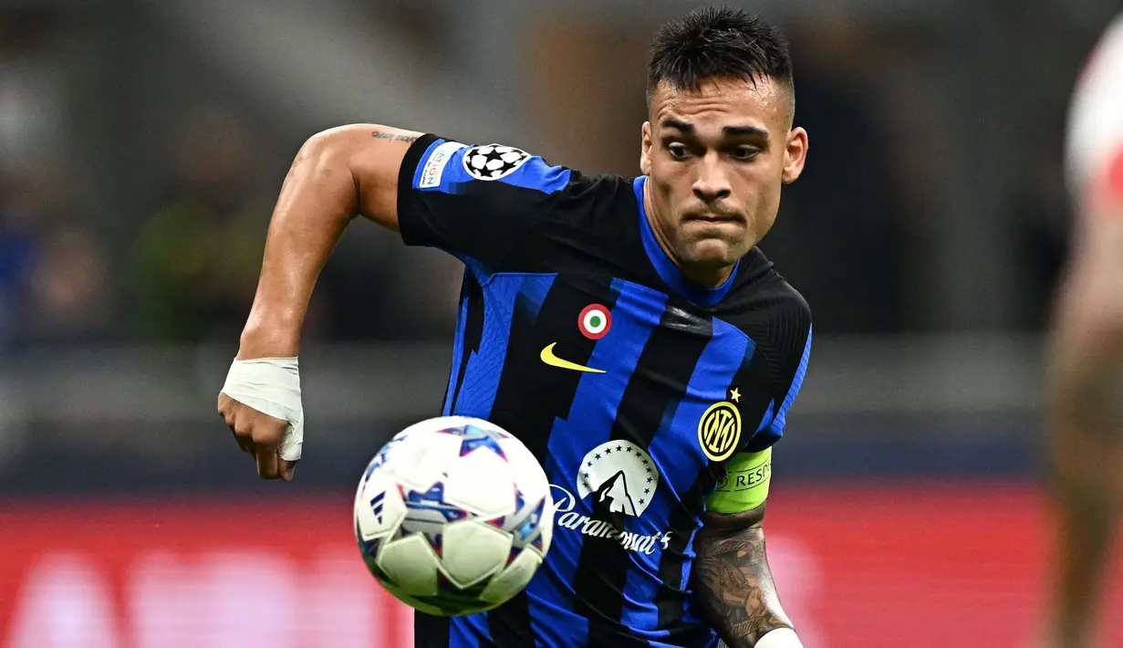 Lautaro Martinez tercatat telah membela Inter Milan selama 6 musim sejak didatangkan dari klub Argentina, Racing Club pada awal musim 2018/2019 dengan nilai transfer 25 juta euro. Striker Timnas Argentina berusia 26 tahun ini hingga kini telah tampil dalam 248 laga bersama Inter Milan di semua kompetisi dengan torehan 113 gol dan 38 assist. (AFP/Gabriel Bouys)