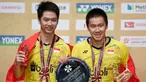 Ganda putra Indonesia, Kevin Sanjaya dan Marcus Gideon, berhasil mengalahkan ganda Jepang, Takuto Iniue dan Yuki Kaneko pada final Japan Open di Tokyo, Minggu (24/9/2017). Kevin/Marcus menang 21-12 dan 21-15 atas Iniue/Kaneko. (AFP/Toru Yamanaka)