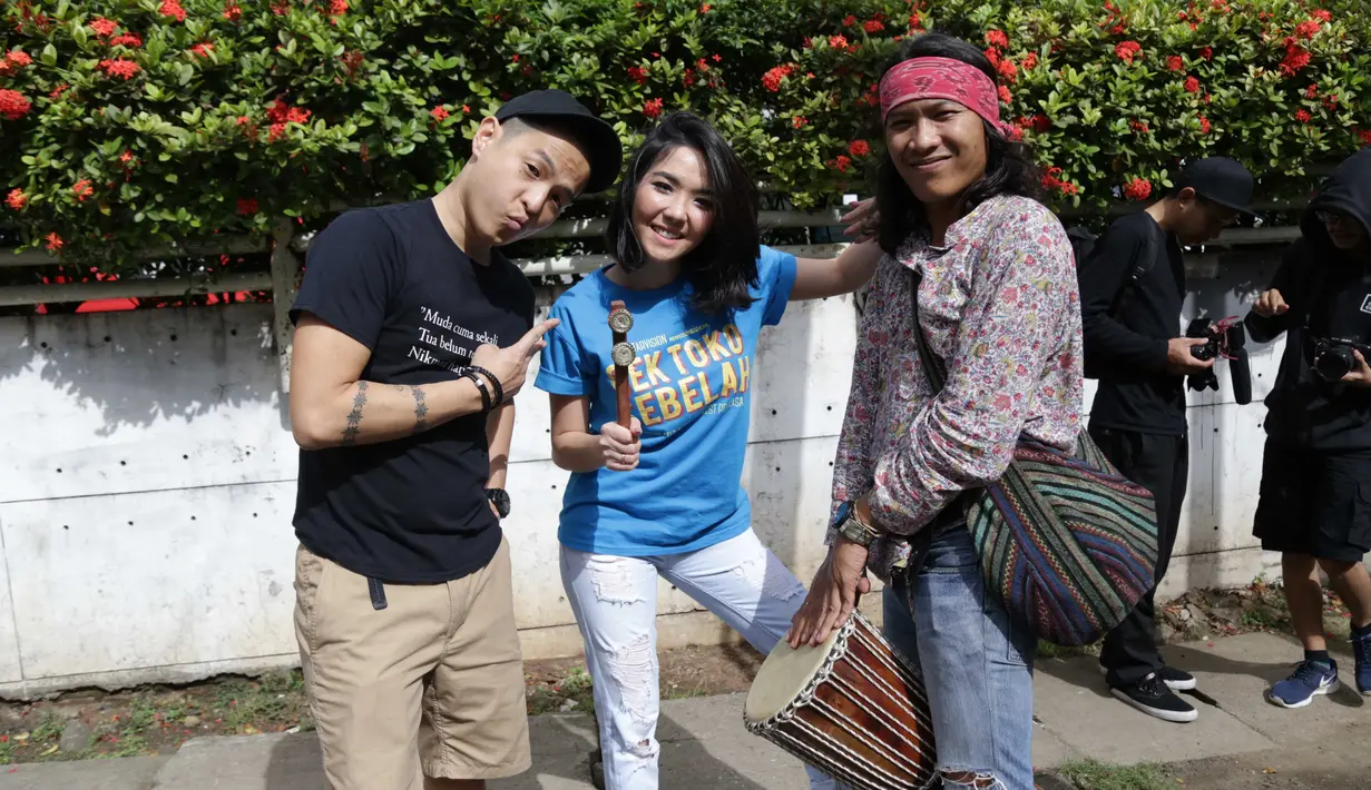 Angka 2 juta untuk film Cek Toko Sebelah menurut Gisella Anastasia berangkat dengan modal keseriusan dari para kru dan pemain. Tak sedikit mereka yang sudah menyaksikan senang dengan cerita film tersebut. (doc.starvision)