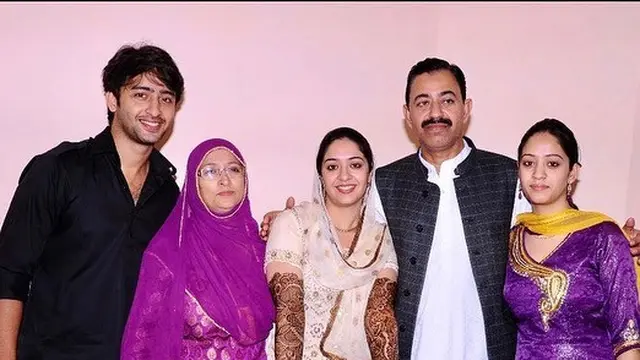 Foto kenangan Shaheer Sheikh bersama ayahnya (Foto: Instagram/@shaheernsheikh)