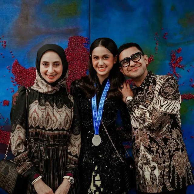 6 Potret Asila Maisa di Momen Wisuda dan Prom Night, Bajunya Didesain Ivan Gunawan