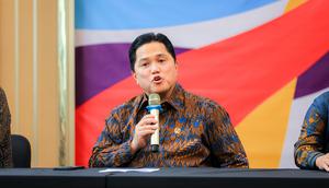 Menpora RI Erick Thohir mengikuti konferensi pers di kantor Kemenpora RI, Jakarta, Selasa (23/9/2025). (Bola.com/Bagaskara Lazuardi).