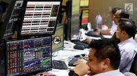 Indeks harga saham gabungan (IHSG) ditutup melemah 0,33% atau 18,94 poin ke level 5.693,39, Jakarta, Selasa (30/5). (Liputan6.com/Angga Yuniar)
