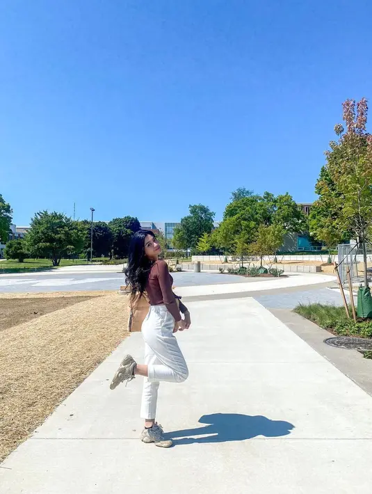 Pakai outfit kasual, penampilan Yoriko Angeline pun tetap kece. (FOTO: instagram.com/yorikooangln_)