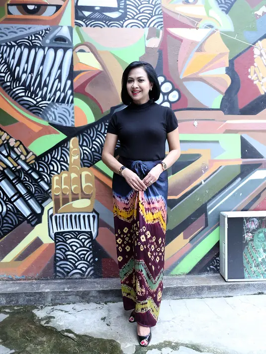 Konser intim siap digelar penyanyi 51 tahun ini. Dalam konsernya nanti, ia menggandeng Dwiki Dharmawan sebagai pengiring orkestra dan mencampurkan dengan musik jenis elektronik yang biasa disebut EDM (Electronic Dance Music). (Nurwahyunan/Bintang.com)