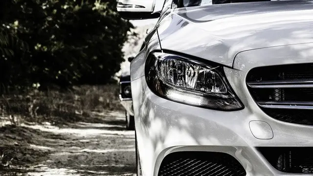 Ilustrasi mobil.