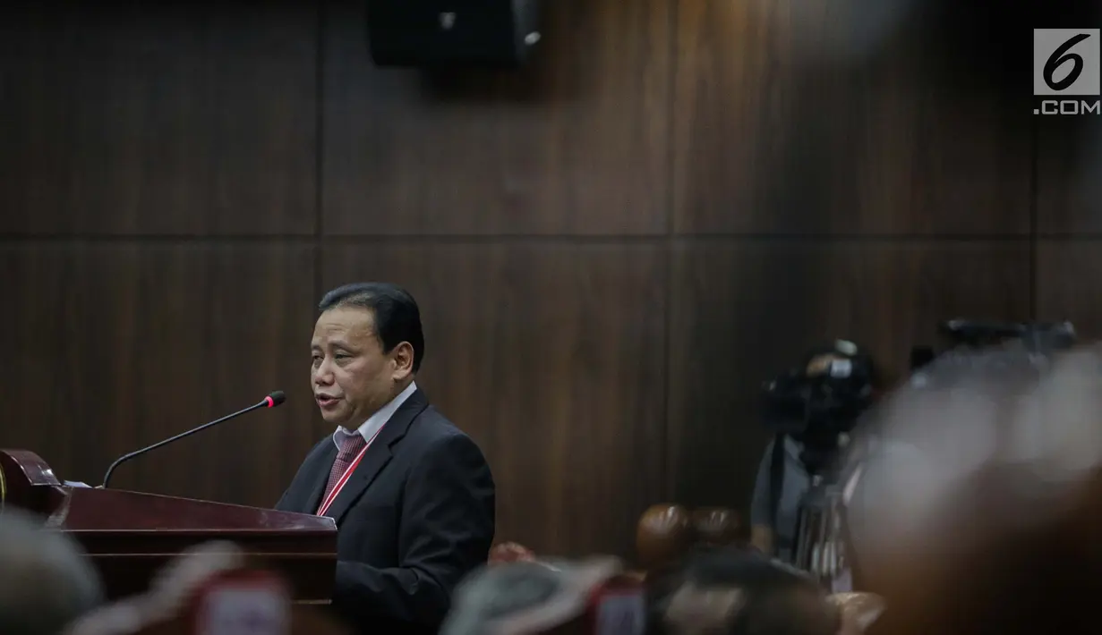 Ketua Bawaslu RI Abhan memberi keterangan saat sidang lanjutan perselisihan hasil pemilihan umum (PHPU) untuk Pemilihan Presiden 2019 di Gedung MK, Jakarta, Selasa (18/6/2019). Abhan menyebut, bila tidak terjadi kecurangan, pihaknya akan menyampaikan sesuai dengan bukti. (Liputan6.com/Faizal Fanani)