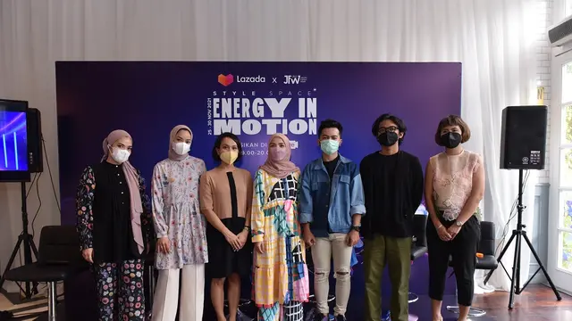 Lihat Koleksi Busana Kekinian dari 9 Brand Lokal di Jakarta Fashion Week 2022