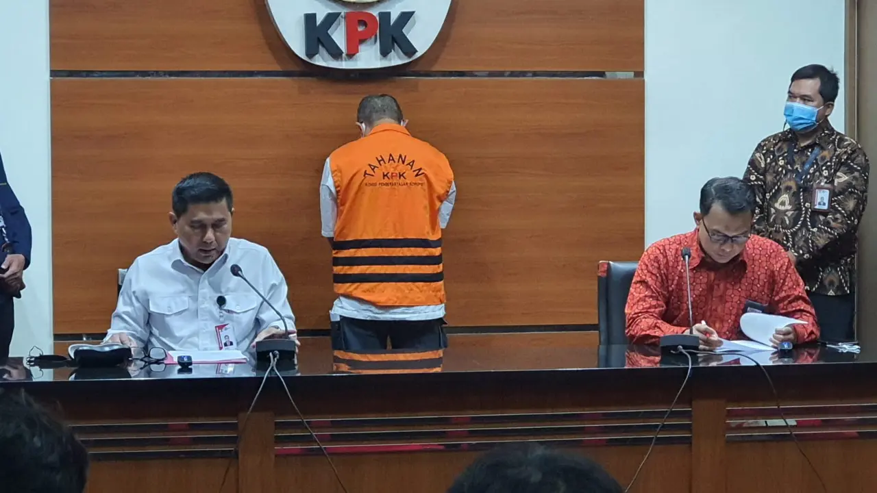 KPK menahan mantan Dirjen Holtikultura Kementan Hasanuddin Ibrahim terkait kasus korupsi pengadaan pupuk.