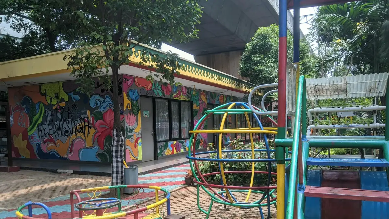 Suasana teduh di RPTRA Kebon Sirih di Menteng, Jakarta Pusat.