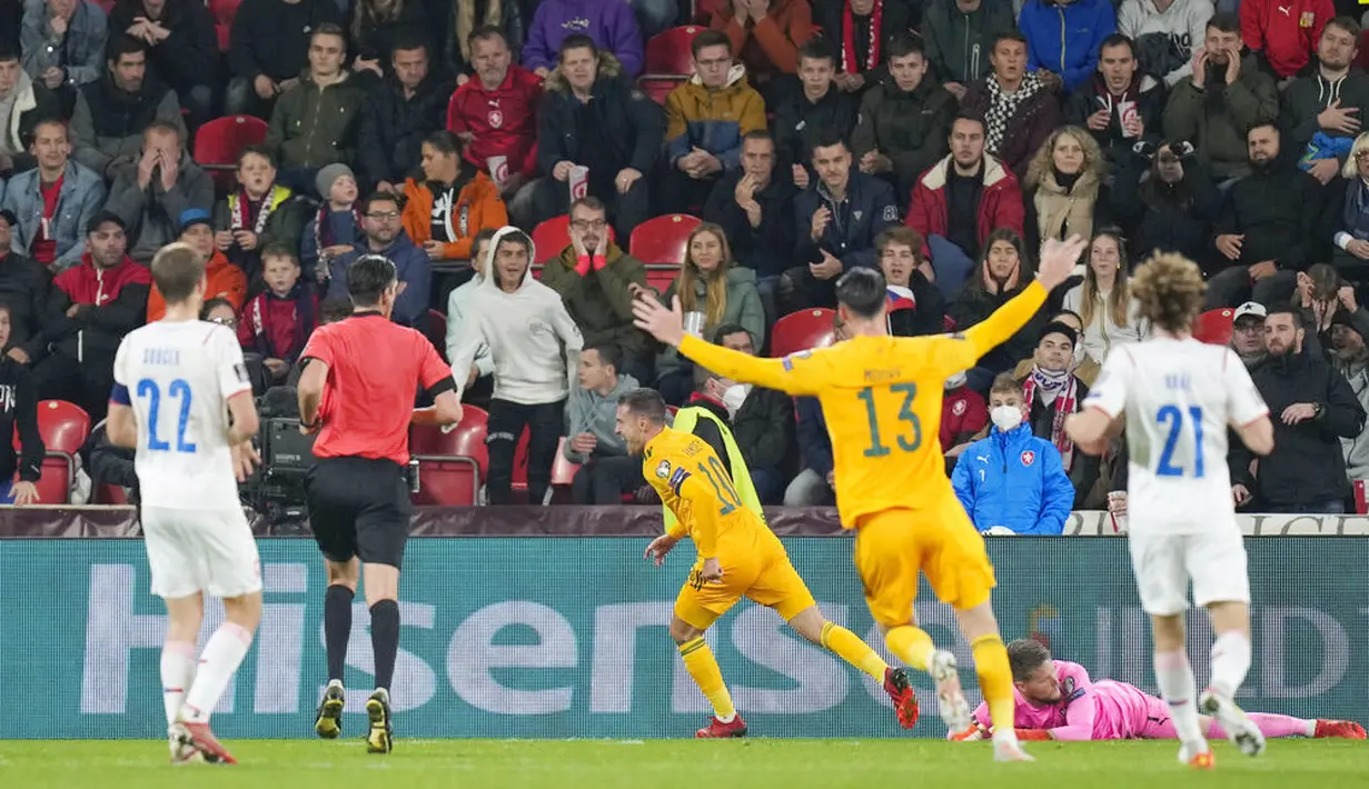 Sementara gol tim tamu dicetak oleh Aaron Ramsey dan Daniel James. (AP/Petr David Josek)