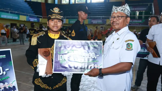 Plt Bupati Sugirah Tutup Lomba Kreasi Baris Berbaris Banyuwangi 