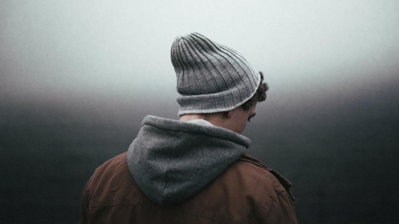 Ilustrasi laki-laki sedih, kecewa, putus cinta, patah hati