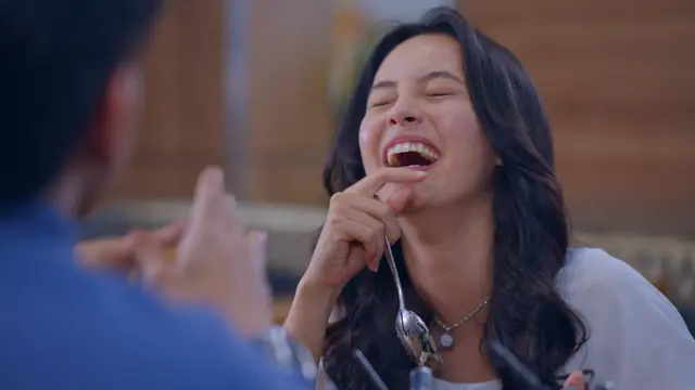 Di Antara Dua Cinta