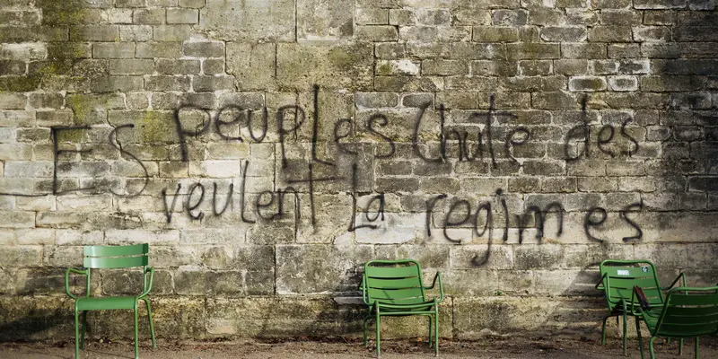 Grafiti Keluh Kesah Rakyat Usai Protes Kenaikan BBM di Prancis