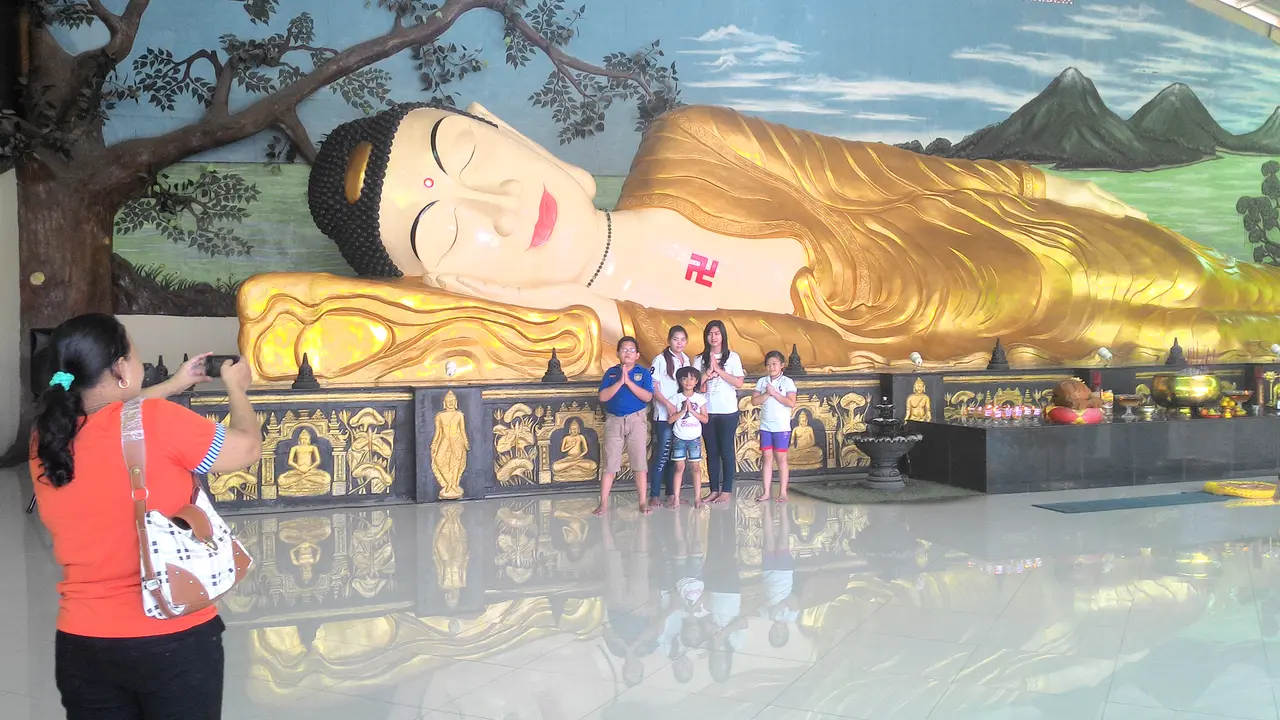 Waisak, Patung Buddha Tidur Raksasa Ini Diserbu