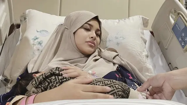 Potret Wajah Glowing Para Artis Usai Melahirkan di Tahun 2022