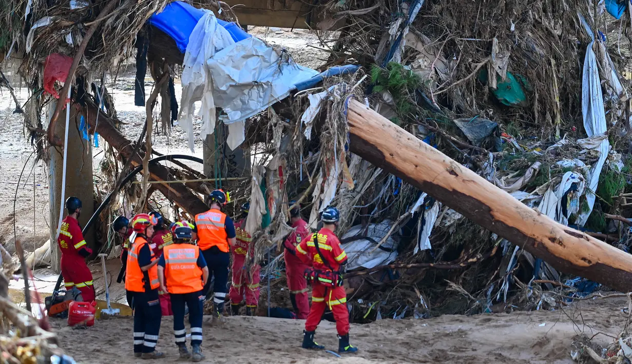 Pihak berwenang setempat mengatakan, banjir di Valencia merupakan bencana paling mematikan di Eropa selama beberapa dekade terakhir. (JOSE JORDAN/AFP)