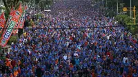 HUT kota Makassar ke 409 dengan agenda jalan sehat berlangsung tertib dan aman meski dihadiri 200 ribu lebih peserta.