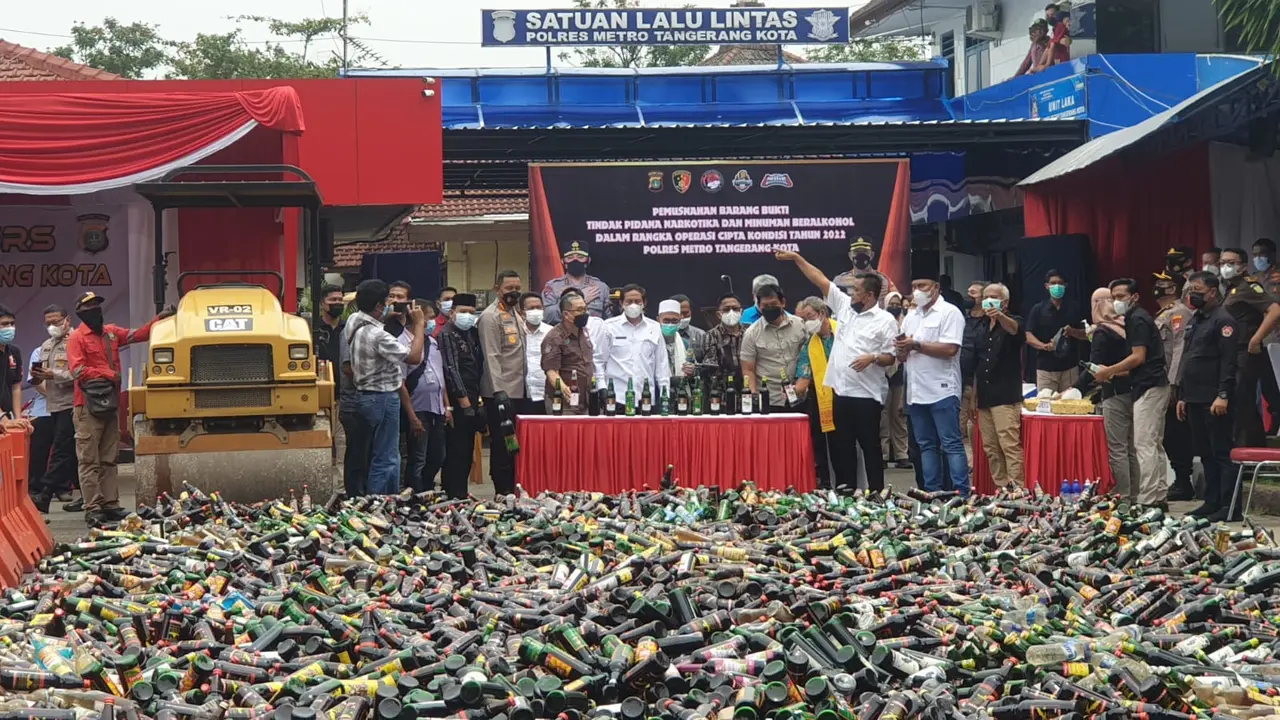 6 Ribu Lebih Miras Dimusnahkan di Polres Metro Tangerang Kota