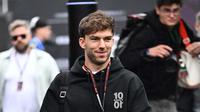 Pembalap Alpine asal Prancis, Pierre Gasly tiba di lintasan balap Red Bull Ring di Spielberg, Austria, pada 27 Juni 2024. (Joe Klamar/AFP)