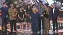 Pemeran dan penulis skenario Indonesia, Tatiek Maliyati memberikan kata sambutan atas penghargaan Lifetime Achiement pada ajang penghargaan Festival Film Bandung 2017 di Studio 6 Emtek, Jakarta, Minggu (22/10). (Liputan6.com/Helmi Afandi)