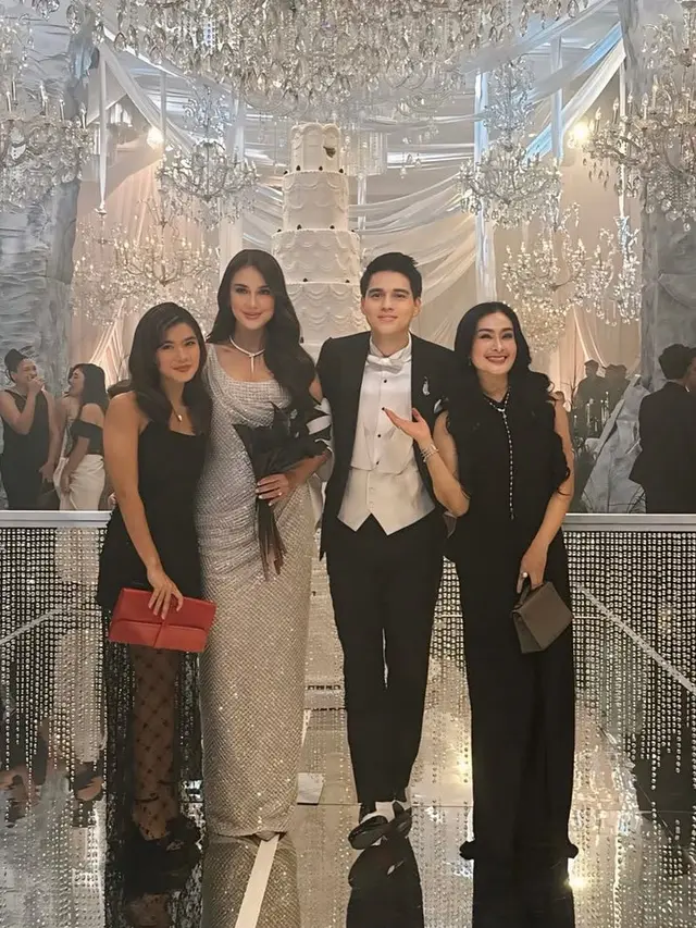 Artis Hadir di Resepsi Luna Maya dan Maxime Bouttier.