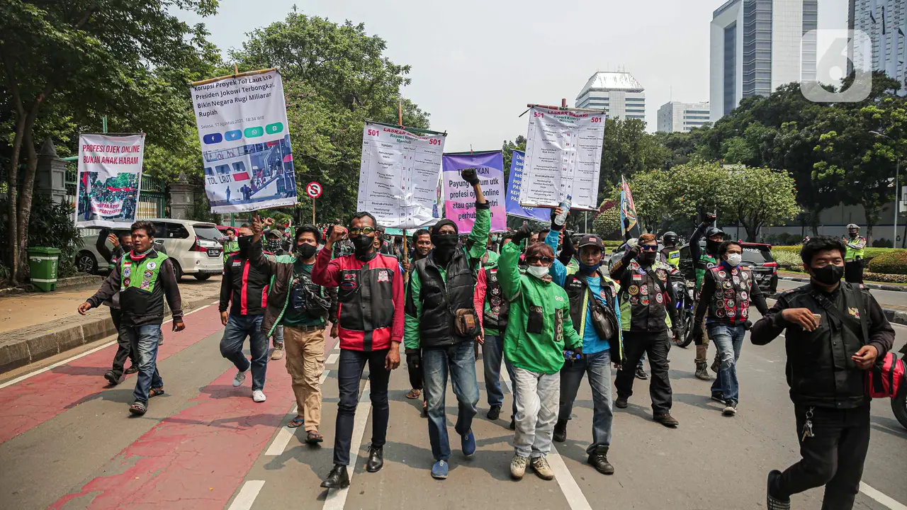 FOTO: Aksi Pengemudi Ojek Online Tuntut Kenaikan Tarif