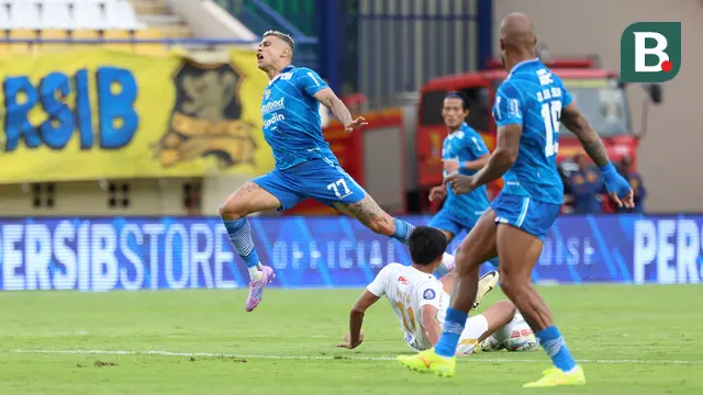 Foto: Tensi Panas Laga Persib Bandung vs Persija Jakarta di BRI Liga 1