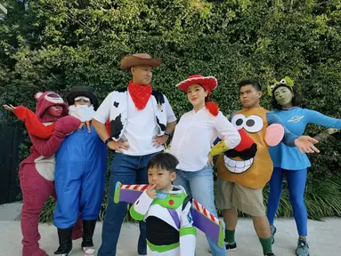 Keluarga Nikita Willy di hari Halloween. (Foto: Instagram/ nikitawillyofficial94)