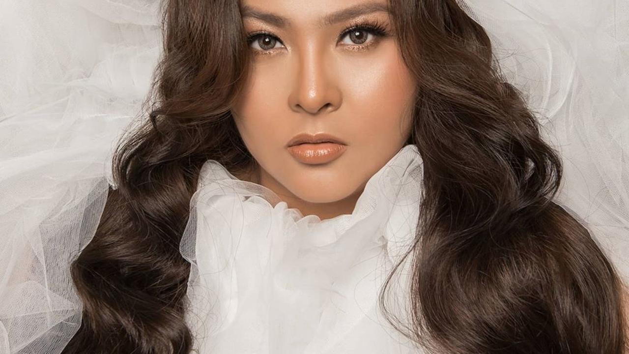 6 Pemotretan Perdana Keluarga Iko Uwais dan Audy Item, Romantis