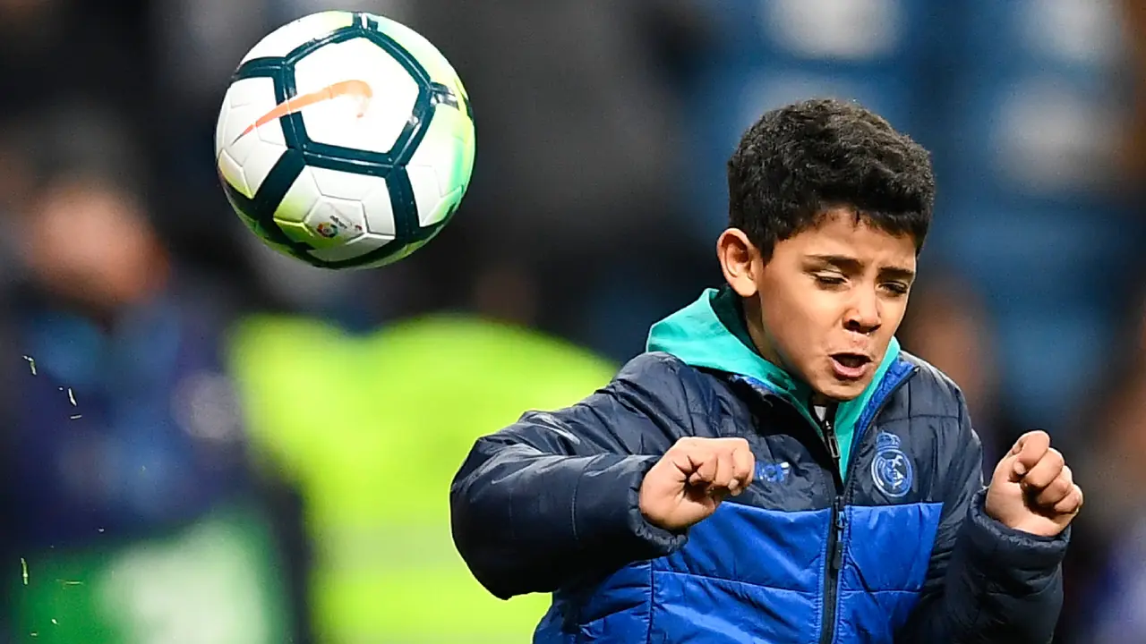 Saat Anak Ronaldo Pamer Skill di Bernabeu